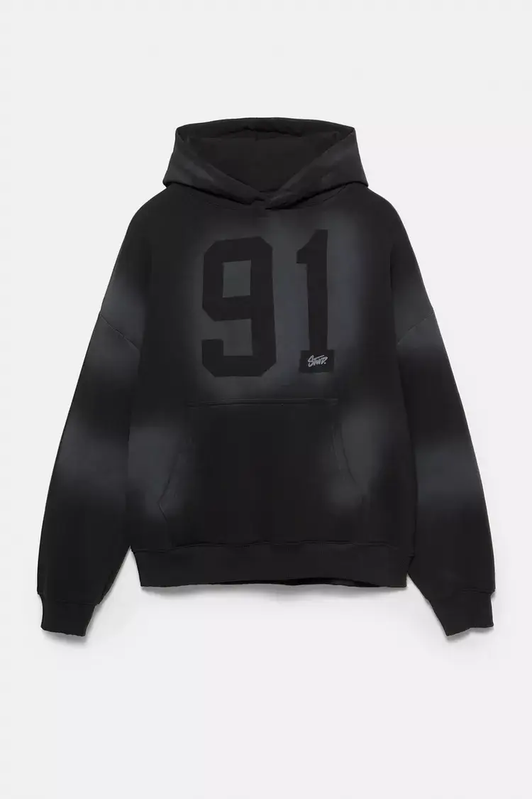 Sudadera-capucha-negra-STWD-91.webp
