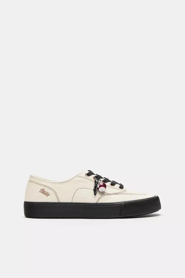 Zapatillas-adorno-STWD.webp