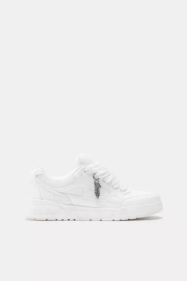 Zapatillas-de-skate-adornadas-de-STWD.webp