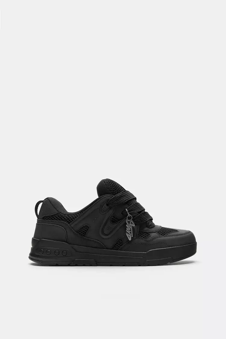 Zapatillas-skate-adorno-STWD.webp